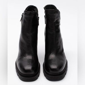 NEW SALVADOR RIBES Leather Ankle Boots US7/EU37 Block Heel Made in Italy